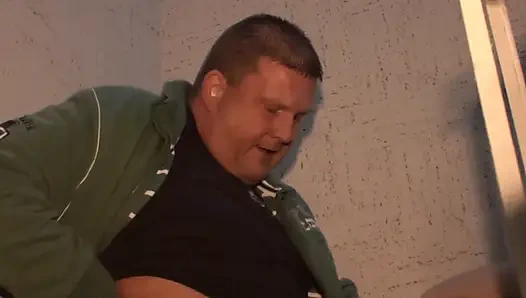 Azgın olgun güzellik ıslak amcığını yaşlı sevgilisiyle parmaklıyor