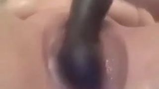 Si masturba en doccia