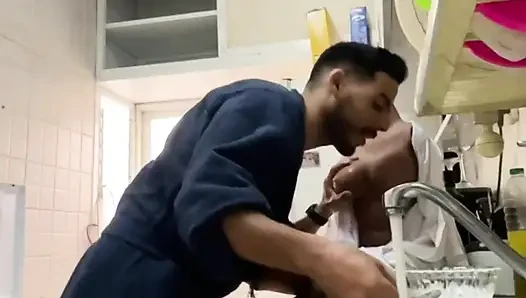 Seni tanıdığım sürtük gibi mutfakta üç kez sikebilir miyim