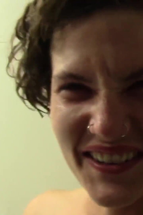 เบื้องหลัง! Ahanu Reed และ Matt Bishop โดนแมลงกินขณะถ่ายฉาก!