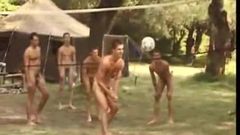 Versehentliches nacktes Volleyball