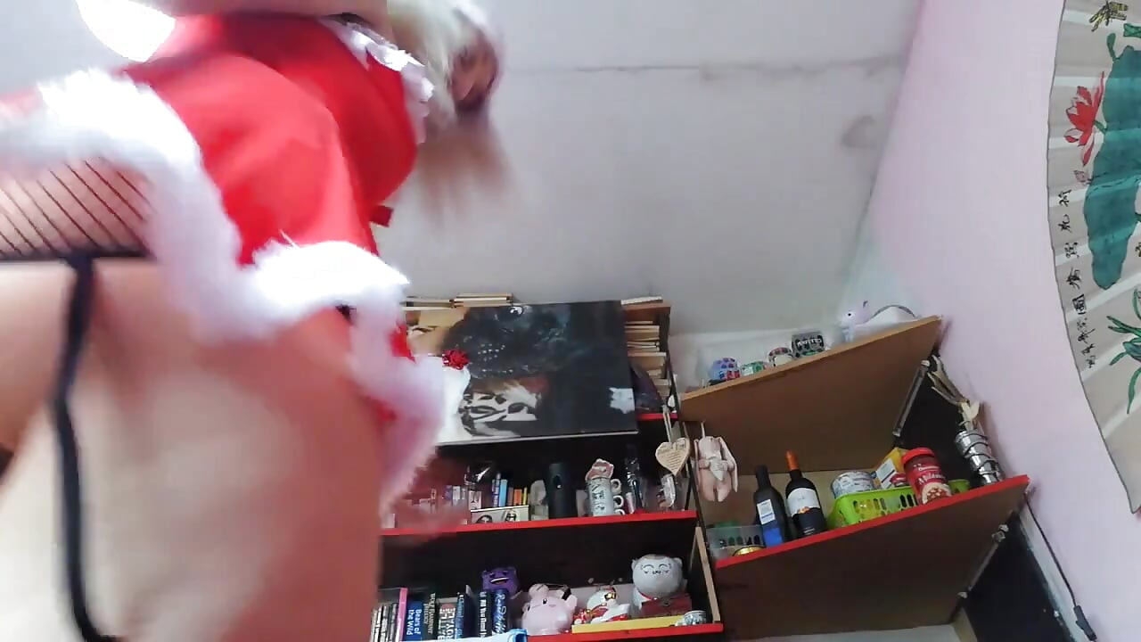 Noel Baba kız büyük gür amcığı ve götüyle yüzüne oturuyor