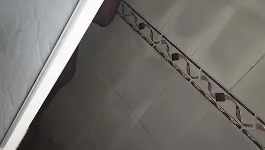 Üvey annemi duşta yakaladım ve bütün gece