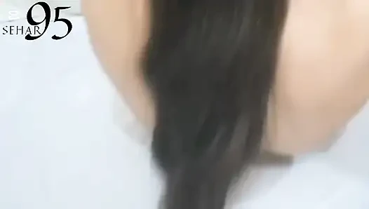 Kocası yabancının karısını otel yatağına bağlı ve gözleri bağlı olarak kullanmasına izin veriyor