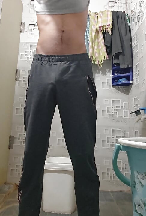 לאה. KED MMS של נער בן 18 מתרחץ