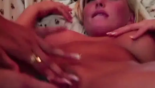 Lesbische Abenteuer: Kronik Celana Dalam Putih