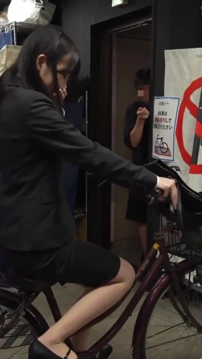 Playing a prank on the bicycle saddle of a beautiful, big-buttocked office | Clip 1