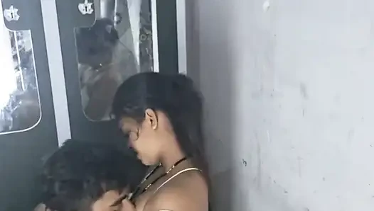 Istri bangali dientot habis-habisan sama suaminya india