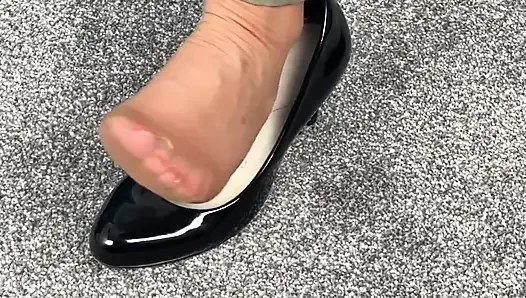 Mrs Mature Feet Strips From Everyday Clothing 416