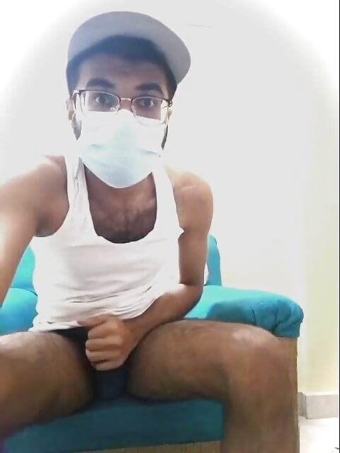 Desi gay iç çamaşırı soyunma boşalma tuzağı