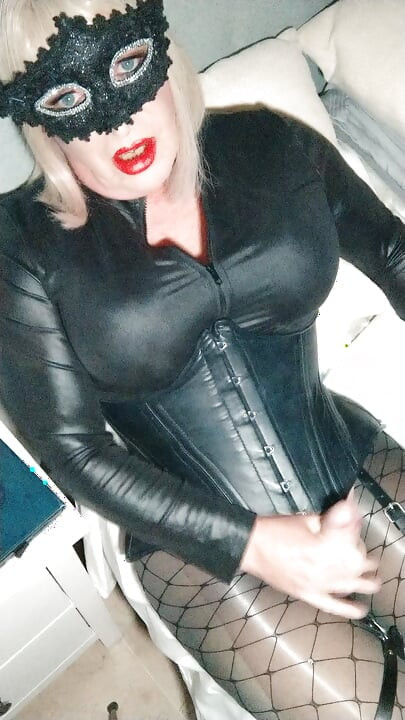 Emmas Catsuit travestiet