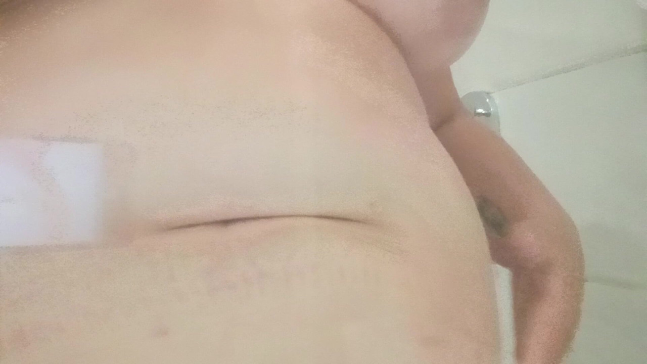 Presionando tetas contra un cristal