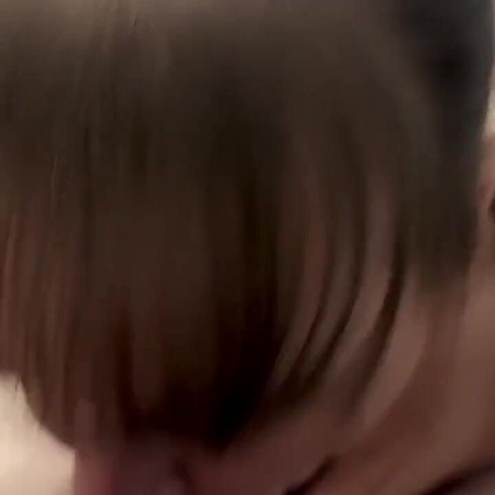 Zamalo da ga izgubim! Još jedno ogromno svršavanje u moja usta ponovo imam do poslednje kapi