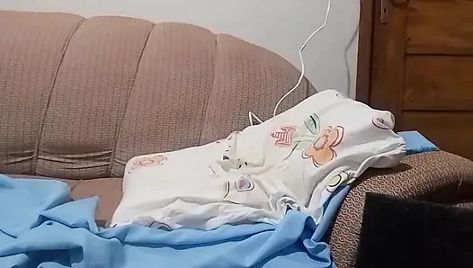 Seksi iç çamaşırı kocasını takıldı!