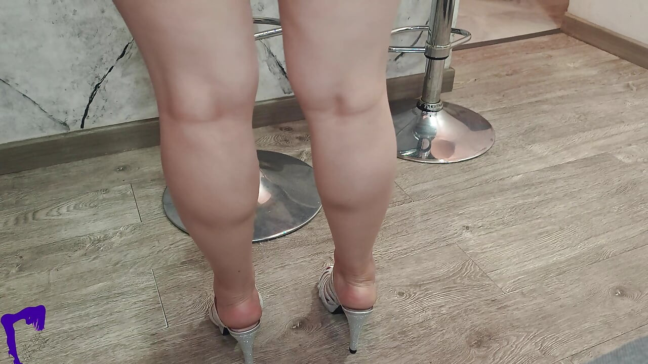 Milf infidelă latino fierbinte vecină excitată chiloți Rip Frottage, călărire inversă intensă spermă orală în gură cum își freacă țâțele cu vedere la persoana 1