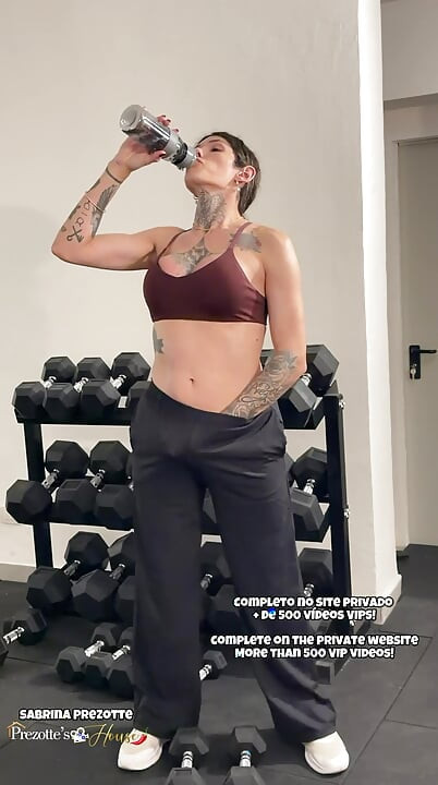 Vino să te joci cu mine la sala de sport, Abonează-te acum și vezi acest lucru și alte clipuri video complete.