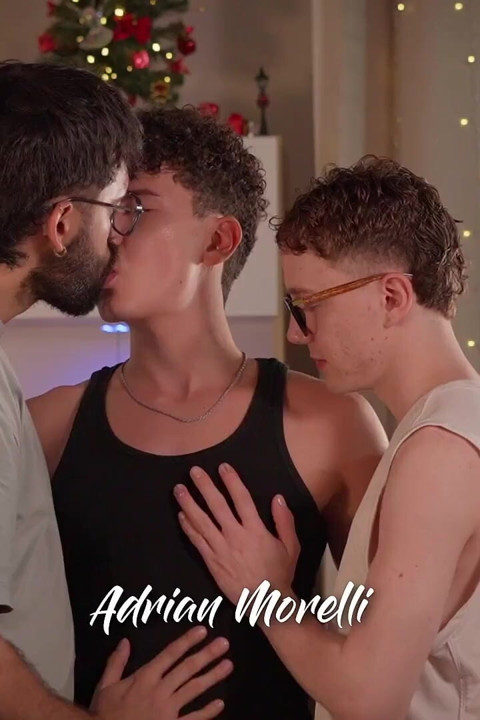 Prezervatifsiz iki üst bir alt Camilo Brown ve Nico Mucci seksi twink Adrian Morelli'ye dönüşüyor