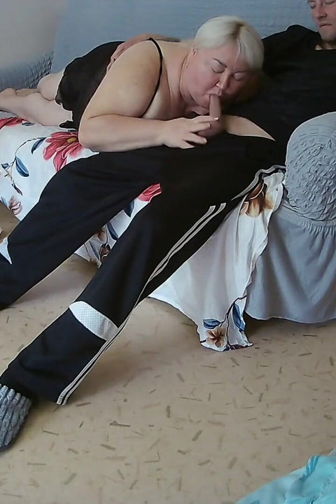 Suegra hace una mamada larga, profunda y de alta calidad antes de mi corrida en su boca