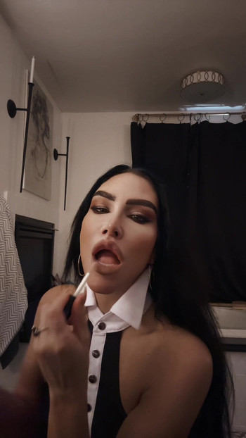 Nouvelle fille sur la scène, Violrice magnifique