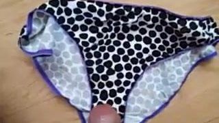 Cuming on Ewa's panties