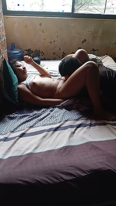 Mere bs ki sauteli beti ek randi hai jo chikhna band nahin kar rahi
