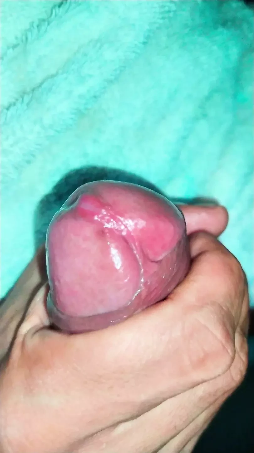 Hot handjob, close up of the cum splashed and lost in the absence of a mouth
