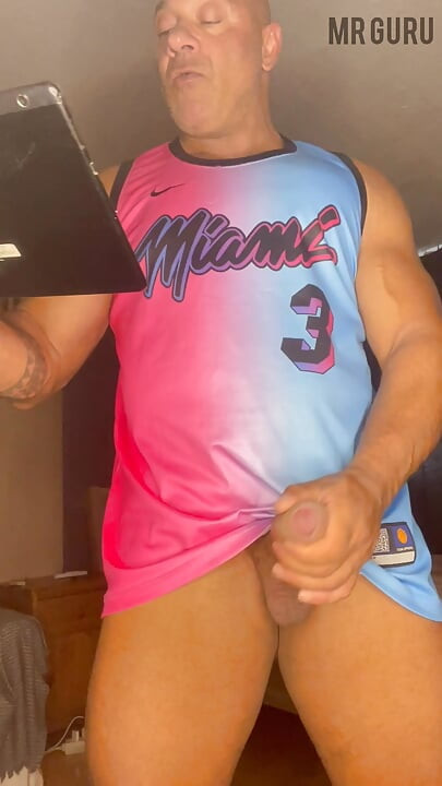 Mr Guru Solo Bodybuilder Stepdaddy Wank
