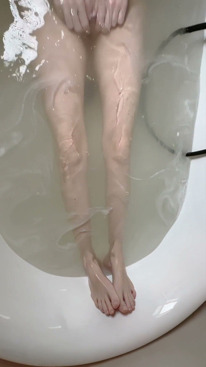 Przestań mnie filmować w kąpieli 🛁 och! To było bardzo wideo z bliska mojego tyłka! Co ludzie o tym myślą? | Klip 1