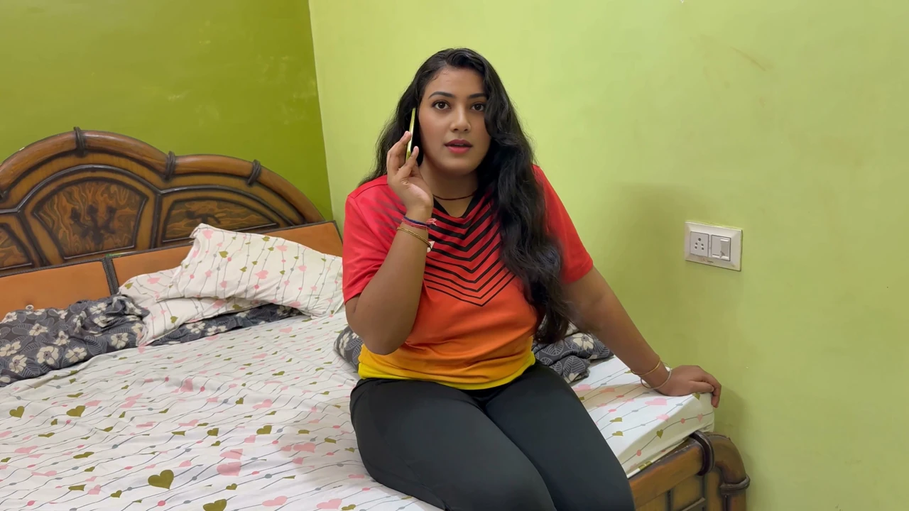 Step sister caught by going to oyo room for her boyfriend, she wearing there pink bra panty , Full Hindi Viral Video