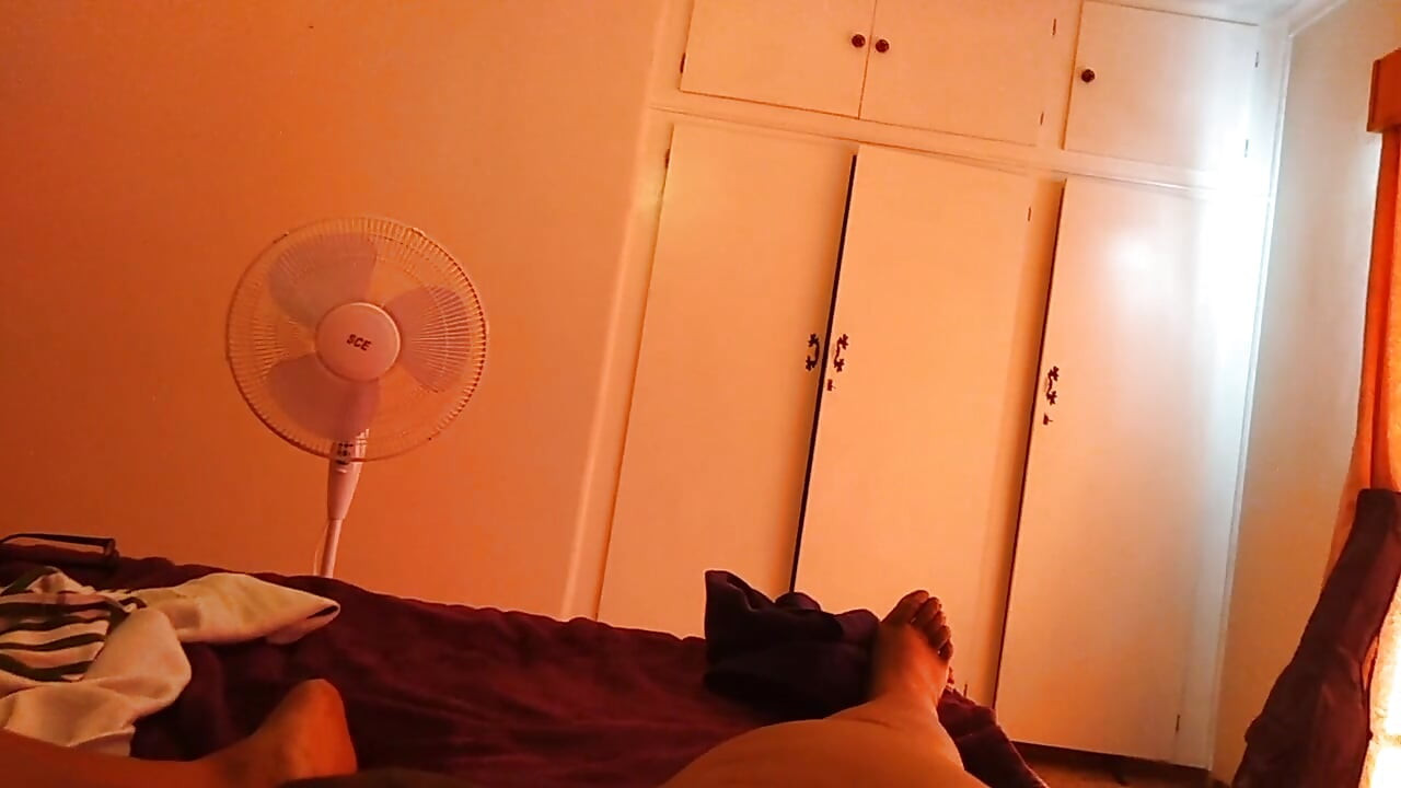 İri güzel kadın mastürbasyon yapıyor