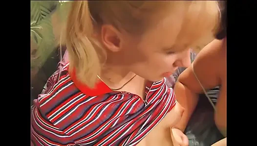 Tatlı amcık sikiliyor