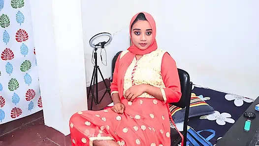 Ibuku sahabat datang padaku dan menawarkanku untuk berhubungan seks dengannya