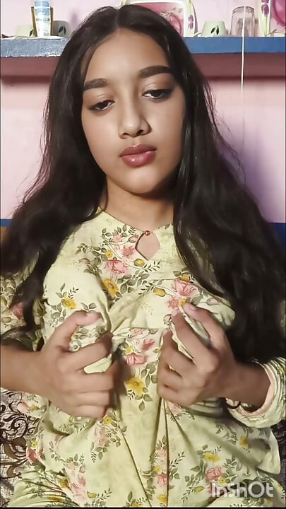 Heiße Desi-Schwägerin fingert und masturbiert nachts