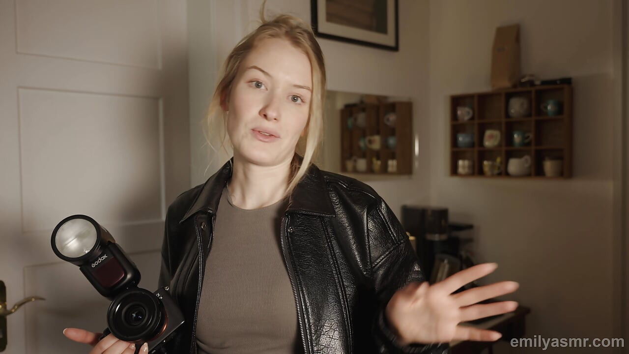 Asmr-fotograaf heeft een mannelijk model nodig ... Ze heeft je nodig!