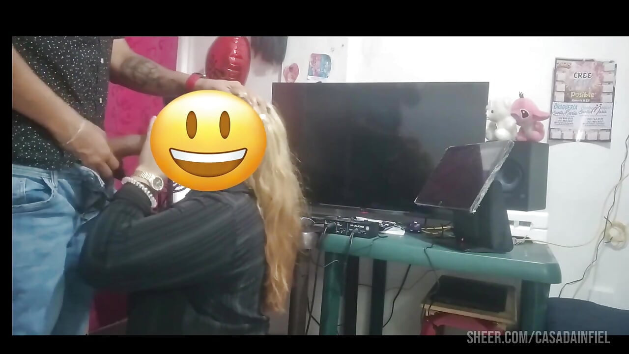 רובי היפה נותנת מציצה מצוינת