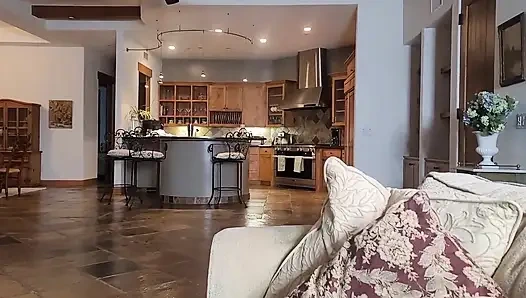 Подруга шлюшка сквиртует и ломает ее спортзал наряд