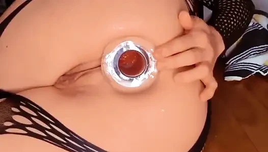 Ich gebe Dir eine Nahaufnahme am Inneren meines Arschlochs mit diesem clear Tunnelplug. Warum nicht mich selbst ein bisschen am ende fisten