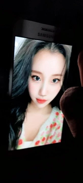 Momoland JooE cum tribute