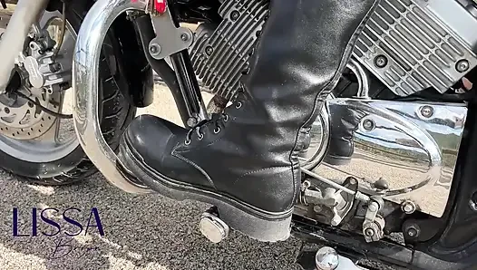 Bisikletimin titreşimleriyle, göbek yalama butto ile eğlence
