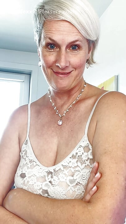 MILF Gave Her Boss a JOI To Help With His Work Trouble