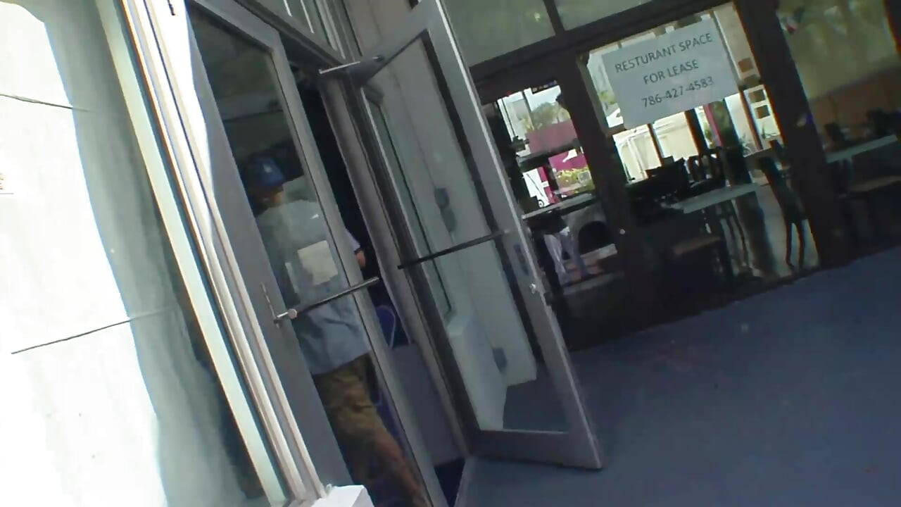 Atemberaubende blondine mit dicken möpsen abgeschleppt und gefickt