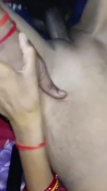 Momento poderoso de "Bhaiya foi para a cidade para ganhar cunhado fodido cunhada e deixou porra na boca"