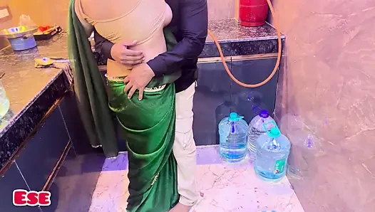 Desi Beautiful Bhabhi Mili Park Mein AUR Ghar tak Aaayi Chudai Ke liye