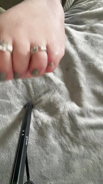 8 Minutes of Pure Happiness in Front of My Beautiful Feet