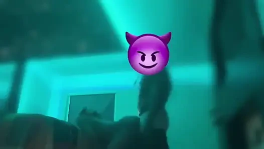 Sikilmeden Önce Twerk Yapmayı Seviyor