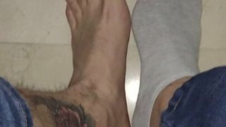 Man maakt voetvideo voor fetisjisten