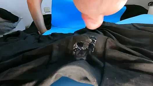 Yatağımda dans eden twerk yaparken çarşafları ovuyorum