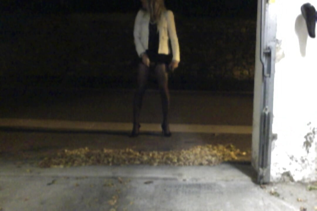 Outdoor crossdresser