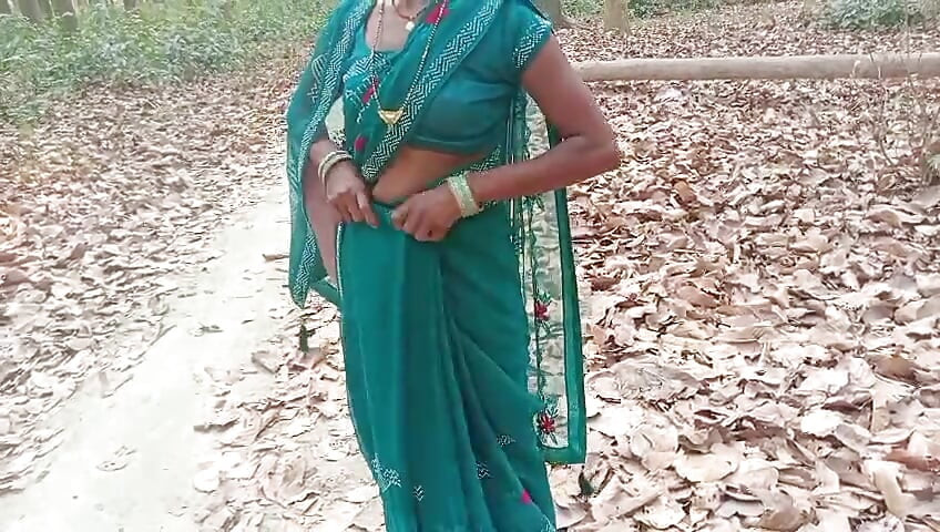 Une bhabhi desi urine dans la jungle