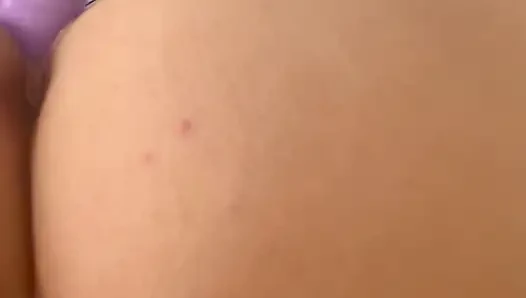 Gırtlağına kadar alıyor ve sakso çekiyor - bdsm